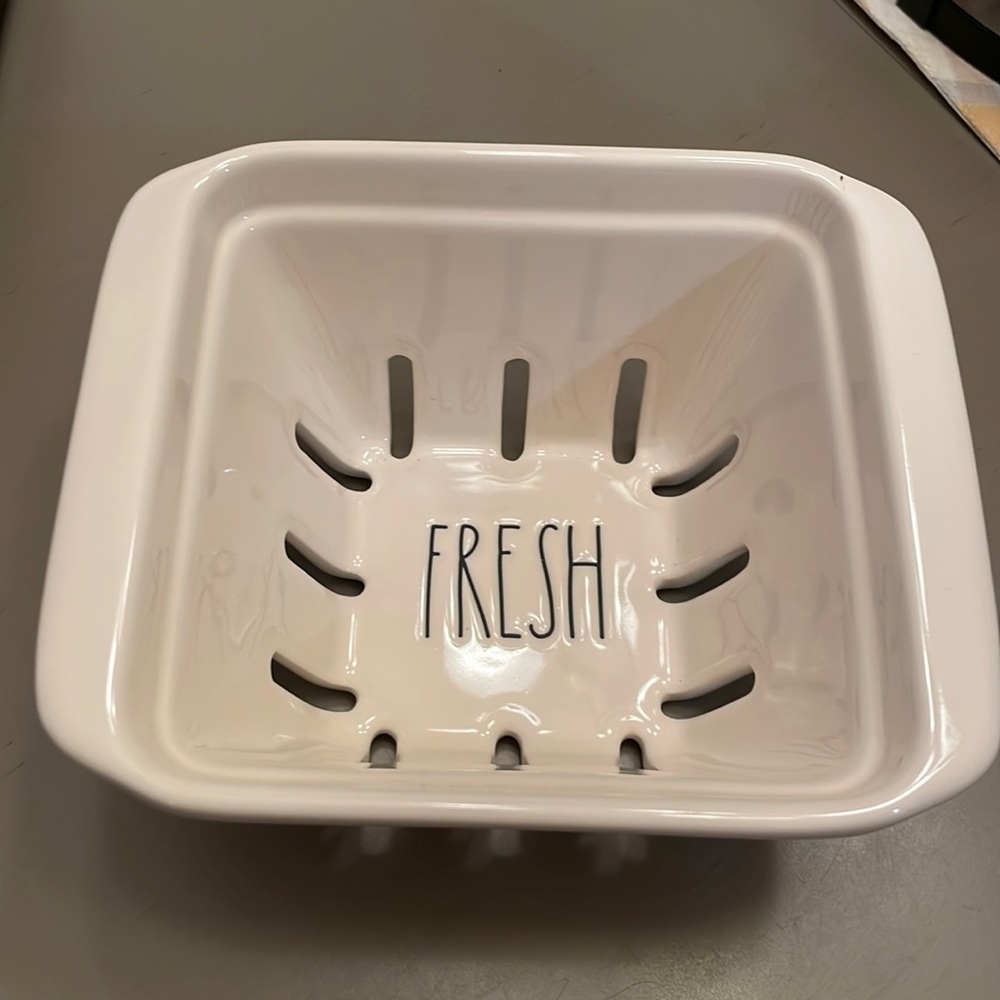 Rae Dunn Fresh Colander